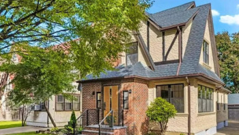 Фотография к новости: Трамптың туған үйі Нью-Йоркте қомақты сомаға сатылып жатыр