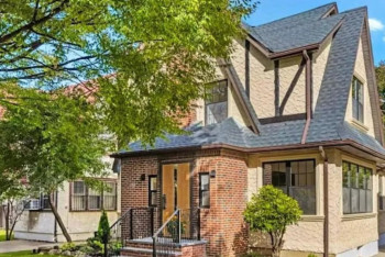 Фотография к новости: Трамптың туған үйі Нью-Йоркте қомақты сомаға сатылып жатыр