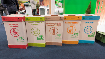 Фотография к новости: "Қағаз да, бөтелке де бір қоқысқа кетіп жатыр": Депутат сұрыптау жүйесі туралы