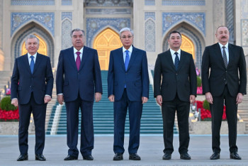 Фотография к новости: Мемлекет басшылары Ташкенттегі Ислам өркениеті орталығына барды