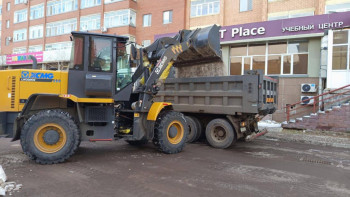 Фотография к новости: Астанада түнгі қар күреу жұмысына 370-тен астам арнайы техника шықты