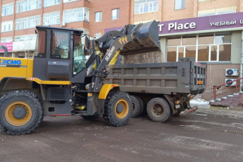 Фотография к новости: Астанада түнгі қар күреу жұмысына 370-тен астам арнайы техника шықты