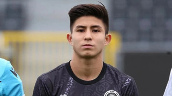 Фотография к новости: Дастан Сәтпаев екінші мәрте УЕФА рекордсмендері қатарына енді