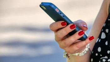 Фотография к новости: Күйеуінің WhatsApp хабарламаларын оқымақ болған әйел алаяқтардың құрбаны болды