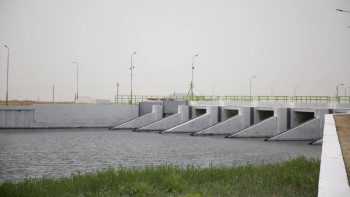 Фотография к новости: «ҚазСуШар» мекемесіндегі жанжал: Көкарал бөгетін бекіту кезінде 188 млн теңге жымқырылған