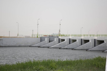 Фотография к новости: «ҚазСуШар» мекемесіндегі жанжал: Көкарал бөгетін бекіту кезінде 188 млн теңге жымқырылған