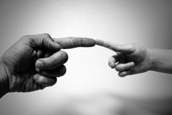 Фотография к новости: "Қолы байлаулы": Қарағандыда анасы 4 жасар баласына қатыгездік көрсетіп, үйге қамаған