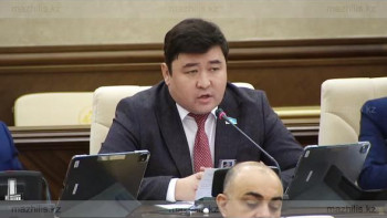 Фотография к новости: Қызметте жарақат алып, қаза тапты: Депутат дәрігерлерді қорғау мәселесін көтерді