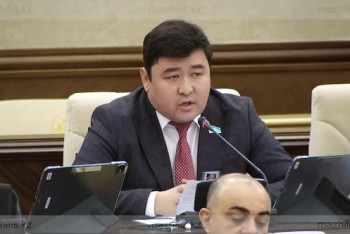 Фотография к новости: Қызметте жарақат алып, қаза тапты: Депутат дәрігерлерді қорғау мәселесін көтерді