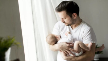 Фотография к новости: Әкелердің декреттік демалысы: Еңбек өтілі мен зейнетақы қалай есептеледі?