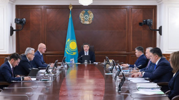 Фотография к новости: Бектенов бензин мен дизельді қатаң бақылауда ұстауды тапсырды