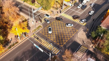 Фотография к новости: Алматыда “вафельді” аймаққа кірген жүргізушілерге айыппұл салына бастайды