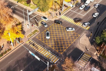 Фотография к новости: Алматыда “вафельді” аймаққа кірген жүргізушілерге айыппұл салына бастайды