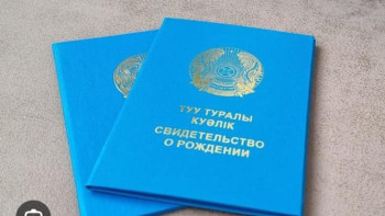 Фотография к новости: 10 жыл бойы құжатсыз өмір сүрген бала алғаш рет мектепке баратын болды