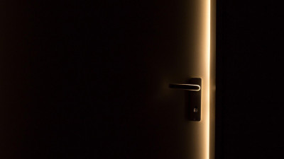 Белгісіз біреулер өзін министрліктен деп таныстырып, үй аралап жүр