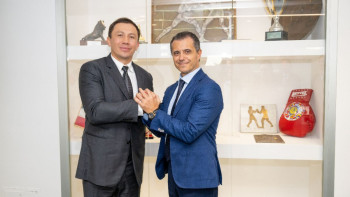 Фотография к новости: Геннадий Головкин Италия бокс федерациясының басшылығымен кездесті