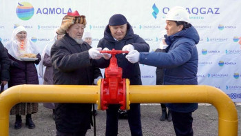 Фотография к новости: Астананың іргесіндегі ауылға көгілдір отын берілді