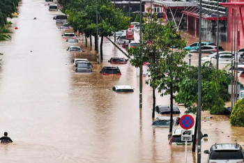 Фотография к новости: Вьетнамдағы үздіксіз жаңбырдан кемінде 41 адам қаза тапты