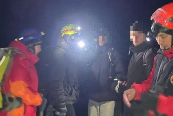 Фотография к новости: Алматы облысында тас қараңғыда тауда адасып кеткен туристер құтқарылды