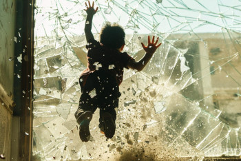 Фотография к новости: Балаларын терезеден лақтырып жіберген әйел қылмыстық жауапқа тартылмайтын болды