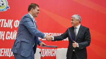 Фотография к новости: Қарағандының "Шахтёр" футбол клубы жекенің қолына өтті