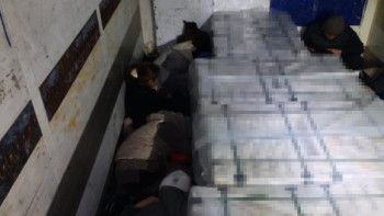 Фотография к новости: 10 шетел азаматы шекараны құрылыс материалдарының арасында өтпек болған