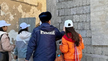 Фотография к новости: Түркістан облысында полиция мен еріктілер 200-ге жуық граффити жазбаларын жойды