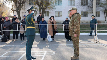 Фотография к новости: Қорғаныс министрі әскери горнизонға ескертусіз барып тексеріс жүргізді