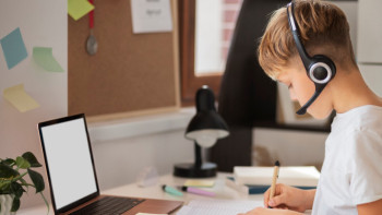 Фотография к новости: Қазақстанда 250 мыңнан астам оқушы қашықтан оқып жатыр