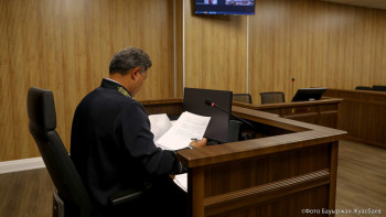 Фотография к новости: "Регламенттеріңізге түкірдім!" – Әйел қоғамдық тыңдауда айтқан сөзі үшін айыппұл төлейді