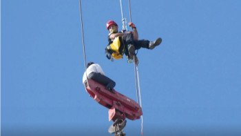 Фотография к новости: "Әдемі көріністің" әлегі: Израильде 300 метрлік кранға ілініп қалған жасөспірім құтқарылды