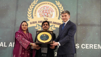 Фотография к новости: Қазақстанның Пәкістандағы елшісі «Жыл елшісі» марапатына ие болды