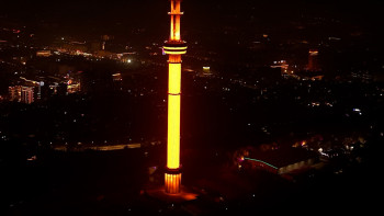 Фотография к новости: Алматыдағы Көктөбе телемұнарасы қызғылт сары түске көмкерілді