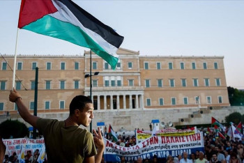 Фотография к новости: Грекия астанасы Афинада Палестинаны қолдау марш өтті