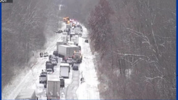 Фотография к новости: АҚШ-та қарлы боранда 45-ке жуық көлік соқтығысты