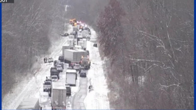 АҚШ-та қарлы боранда 45-ке жуық көлік соқтығысты