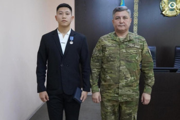 Фотография к новости: Өрт кезінде адамдарды құтқарған жастар марапатталды