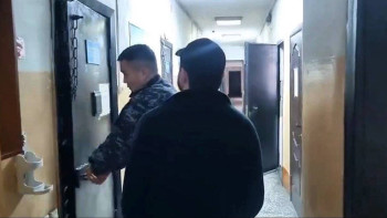 Фотография к новости: Тағы да блогер дауы: Семейде стендап-блогер бейәдеп сөз үшін 5 тәулікке қамалды