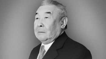 Фотография к новости: Президент ғалым, қоғам қайраткері Жабайхан Әбділдиннің отбасына көңіл айтты