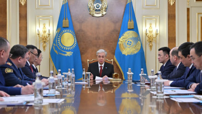 Әскердегі тәрбие жұмысы сынға алынды: Тоқаев басшыларға талап қойды