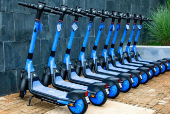 Фотография к новости: Электросамокатқа нөмір мен сақтандыру міндеттеледі: Мәжіліс жаңа нормаларды бекітті