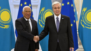 Фотография к новости: Тоқаев Еуропалық кеңес президентін күтіп алды