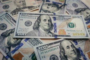 Фотография к новости: Доллар төрт күн қатарынан арзандап келеді – жаңа минимум тіркелді