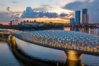 Фотография к новости: Астанадағы Атырау көпірінен әйел суға секіріп кетті