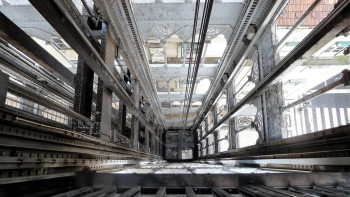 Фотография к новости: Маңғыстауда құрылысшы лифт шахтасына құлап, көз жұмды