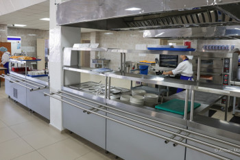 Фотография к новости: Тоқаев заңға қол қойды: мектептер мен балабақшаларға кенеттен тексерулер енгізіледі