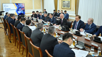 Фотография к новости: Үкімет мүшелері Қазақстандағы машина жасау саласының болашағын талқылады