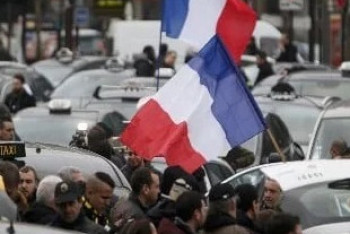 Фотография к новости: Франциядағы ереуілдер 26 компанияның жұмысын тоқтатты