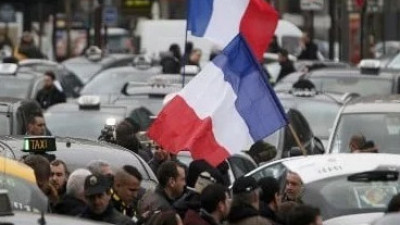 Франциядағы ереуілдер 26 компанияның жұмысын тоқтатты