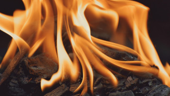 Фотография к новости: Астанада бес қабатты тұрғын үйден өрт шығып, 11 жастағы бала көз жұмды